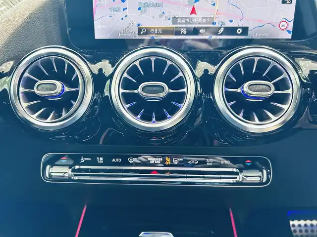 メルセデス・ベンツ ＧＬＡ２００ｄ 4マチック AMGライン 大阪府 2020(令2)年 4万km ポーラホワイト ワンオーナー/レーダーセーフティP/純正ナビ/TV/360度カメラ/純正19インチAW/LEDヘッドライト/アンビエントライト/電動リアゲート/ACC/ブラインドスポット/ハーフ革/メモリ付きパワーシート/シートヒーター/ワイヤレス充電