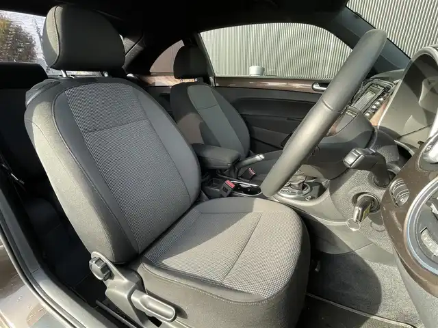 フォルクスワーゲン ザ・ビートル デザイン 長野県 2015(平27)年 5.8万km 茶