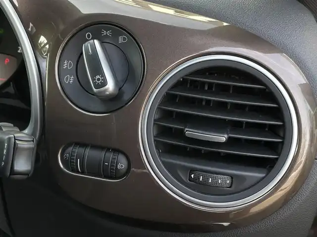 フォルクスワーゲン ザ・ビートル デザイン 長野県 2015(平27)年 5.8万km 茶