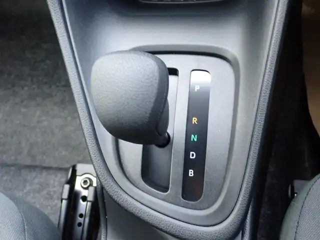 トヨタ ヤリス X 千葉県 2025(令7)年 0.1千km プラチナホワイトパールマイカ 【登録済未使用車】/【プラチナホワイトパールマイカ（089）】/8インチディスプレイオーディオ/・AM/FMチューナー（ワイドFM対応）/・USB入力（動画・音楽再生/給電type-C）/・HDMI入力端子/・Apple CarPlay/Android Auto対応/・Miracast対応/・Blue tooth対応（ハンズフリー/オーディオ）/バックガイドモニター/ETC車載器/プッシュスタート/スマートキー2本/Toyota safety sense/・プリクラッシュセーフティ/・レーントレーシングアシスト/・レーンディパーチャーアラート/・レーダークルーズコントロール/・オートマチックハイビーム/・ロードサインアシスト/・発進遅れ告知機能/パーキングサポートブレーキ/サイド/カーテンシールドエアバッグ/保証書/取扱説明書/禁煙車