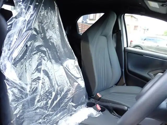 トヨタ ヤリス X 千葉県 2025(令7)年 0.1千km プラチナホワイトパールマイカ 【登録済未使用車】/【プラチナホワイトパールマイカ（089）】/8インチディスプレイオーディオ/・AM/FMチューナー（ワイドFM対応）/・USB入力（動画・音楽再生/給電type-C）/・HDMI入力端子/・Apple CarPlay/Android Auto対応/・Miracast対応/・Blue tooth対応（ハンズフリー/オーディオ）/バックガイドモニター/ETC車載器/プッシュスタート/スマートキー2本/Toyota safety sense/・プリクラッシュセーフティ/・レーントレーシングアシスト/・レーンディパーチャーアラート/・レーダークルーズコントロール/・オートマチックハイビーム/・ロードサインアシスト/・発進遅れ告知機能/パーキングサポートブレーキ/サイド/カーテンシールドエアバッグ/保証書/取扱説明書/禁煙車