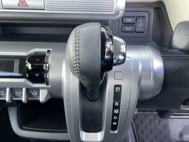 スズキ クロスビー HYBRID MZ 香川県 2021(令3)年 1.9万km タフカーキパールメタリック スズキセーフティサポート/・デュアルカメラブレーキサポート/・誤発進抑制機能/・ふらつき警報機能/・後退時ブレーキサポート/純正8型ナビ/・フルセグTV/・CD/DVD/・Bluetooth/・AM/FM/全方位モニター/クリアランスソナー/インタークーラーターボ/純正１５インチアルミ/LEDヘッドライト/レーダークルーズコントロール/パドルシフト/アイドリングストップ/前後ドライブレコーダー/ステアリングスイッチ/前席ヒートシーター/プッシュスタート/スマートキー/純正フロアマット/純正ドアバイザー