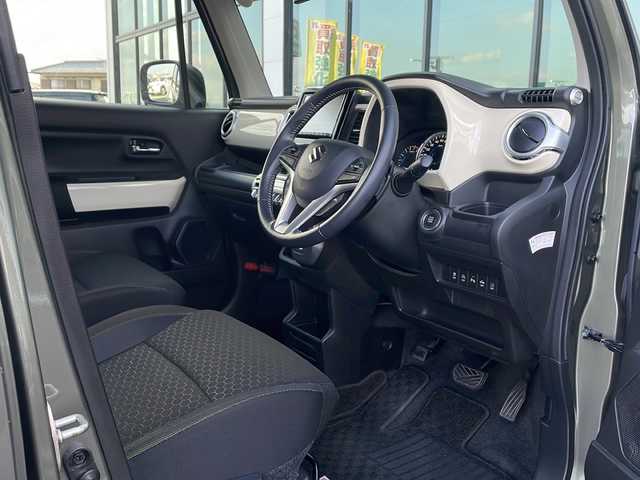 スズキ クロスビー HYBRID MZ 香川県 2021(令3)年 1.9万km タフカーキパールメタリック スズキセーフティサポート/・デュアルカメラブレーキサポート/・誤発進抑制機能/・ふらつき警報機能/・後退時ブレーキサポート/純正8型ナビ/・フルセグTV/・CD/DVD/・Bluetooth/・AM/FM/全方位モニター/クリアランスソナー/インタークーラーターボ/純正１５インチアルミ/LEDヘッドライト/レーダークルーズコントロール/パドルシフト/アイドリングストップ/前後ドライブレコーダー/ステアリングスイッチ/前席ヒートシーター/プッシュスタート/スマートキー/純正フロアマット/純正ドアバイザー