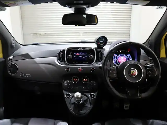 アバルト ５９５ コンペティツィオーネ 静岡県 2018(平30)年 5万km 黄 純正ディスプレイオーディオ/Bluetooth/AM/FM/ハーフレザーシート/ETC/純正17インチAW/brembo赤キャリパー/後方コーナーセンサー/HIDヘッドライト/スペアキー