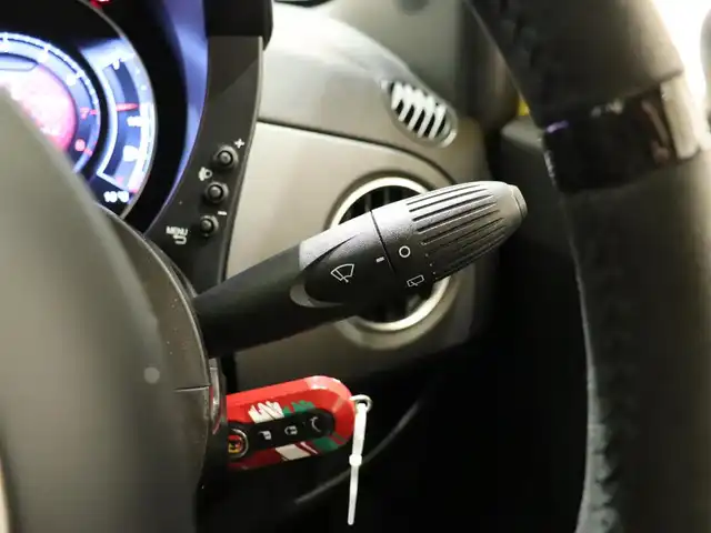 アバルト ５９５ コンペティツィオーネ 静岡県 2018(平30)年 5万km 黄 純正ディスプレイオーディオ/Bluetooth/AM/FM/ハーフレザーシート/ETC/純正17インチAW/brembo赤キャリパー/後方コーナーセンサー/HIDヘッドライト/スペアキー