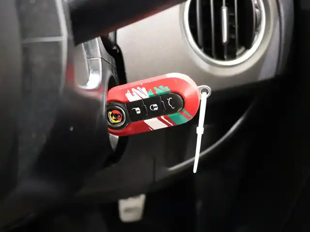 アバルト ５９５ コンペティツィオーネ 静岡県 2018(平30)年 5万km 黄 純正ディスプレイオーディオ/Bluetooth/AM/FM/ハーフレザーシート/ETC/純正17インチAW/brembo赤キャリパー/後方コーナーセンサー/HIDヘッドライト/スペアキー