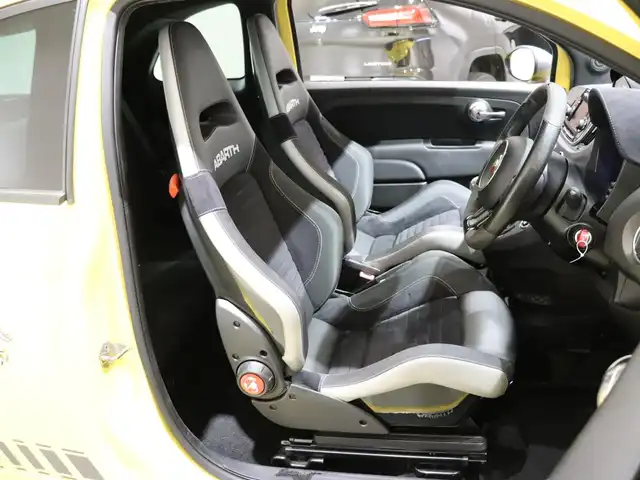 アバルト ５９５ コンペティツィオーネ 静岡県 2018(平30)年 5万km 黄 純正ディスプレイオーディオ/Bluetooth/AM/FM/ハーフレザーシート/ETC/純正17インチAW/brembo赤キャリパー/後方コーナーセンサー/HIDヘッドライト/スペアキー