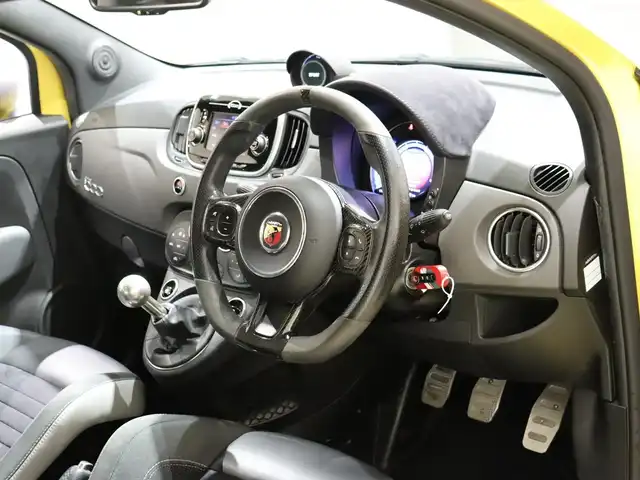 アバルト ５９５ コンペティツィオーネ 静岡県 2018(平30)年 5万km 黄 純正ディスプレイオーディオ/Bluetooth/AM/FM/ハーフレザーシート/ETC/純正17インチAW/brembo赤キャリパー/後方コーナーセンサー/HIDヘッドライト/スペアキー