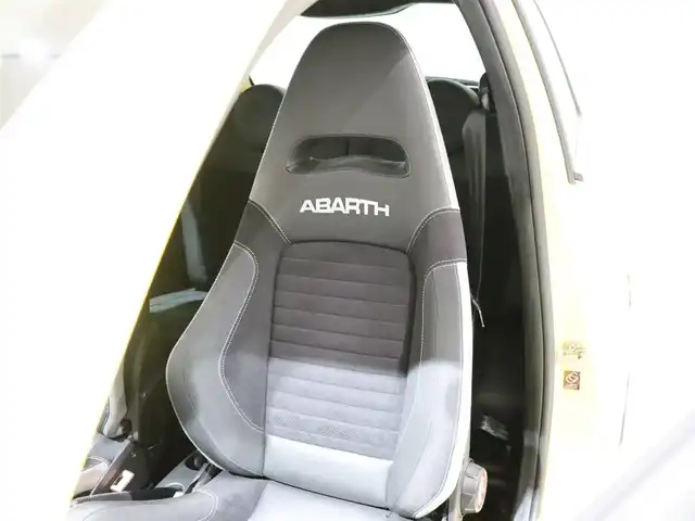 アバルト ５９５ コンペティツィオーネ 静岡県 2018(平30)年 5万km 黄 純正ディスプレイオーディオ/Bluetooth/AM/FM/ハーフレザーシート/ETC/純正17インチAW/brembo赤キャリパー/後方コーナーセンサー/HIDヘッドライト/スペアキー