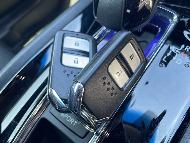 ホンダ ヴェゼル ハイブリッド X 道東・釧路十勝 2014(平26)年 9.1万km ホワイトオーキッドパール 4WD/寒冷地仕様/純正インタ－ナビ　VXM-145VFEi/　(AM/FM/CD/DVD/BT)/ドライブレコーダー/ETC/バックカメラ/シートヒーター/ステアリングスイッチ/純正16インチAW/純正フロアマット/ドアバイザー/アイドリングストップ/クルーズコントロール/コーナーセンサー/オートライト/盗難防止装置/ABS/横滑り防止装置/スペアキー