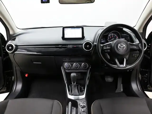 マツダ マツダ２ XD プロアクティブ 三重県 2020(令2)年 4.9万km ジェットブラックマイカ 前進時アドバンスドスマートシティブレーキサポート/後退時スマートシティブレーキサポート/AT誤発進抑制制御/ブラインドスポットモニタリング/リアクロストラフィックアラート/車線逸脱警報システム/リアパーキングセンサー/マツダコネクト/・7インチWVGAセンターディスプレイ/・コマンダーコントロール/・Bluetooth/・AppleCarPlay/AndroidAuto/・メモリーナビ/バックカメラ/社外ドライブレコーダー/無地ブラウン/ブラックツートーンクロスシート/前席シートヒーター /ビルトインETC/純正15インチアルミホイール/LEDヘッドライト/・オートライト/ハイビームアシストコントロール/プッシュエンジンスタート/スマートキー×2/新車時保証書/取扱説明書