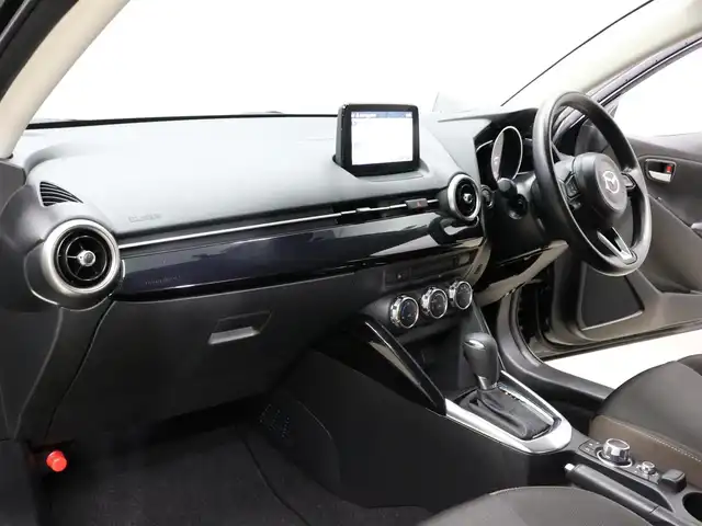 マツダ マツダ２ XD プロアクティブ 三重県 2020(令2)年 4.9万km ジェットブラックマイカ 前進時アドバンスドスマートシティブレーキサポート/後退時スマートシティブレーキサポート/AT誤発進抑制制御/ブラインドスポットモニタリング/リアクロストラフィックアラート/車線逸脱警報システム/リアパーキングセンサー/マツダコネクト/・7インチWVGAセンターディスプレイ/・コマンダーコントロール/・Bluetooth/・AppleCarPlay/AndroidAuto/・メモリーナビ/バックカメラ/社外ドライブレコーダー/無地ブラウン/ブラックツートーンクロスシート/前席シートヒーター /ビルトインETC/純正15インチアルミホイール/LEDヘッドライト/・オートライト/ハイビームアシストコントロール/プッシュエンジンスタート/スマートキー×2/新車時保証書/取扱説明書
