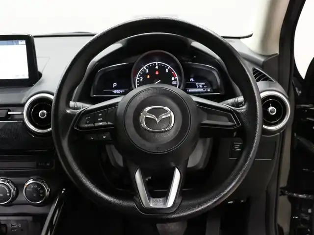 マツダ マツダ２ XD プロアクティブ 三重県 2020(令2)年 4.9万km ジェットブラックマイカ 前進時アドバンスドスマートシティブレーキサポート/後退時スマートシティブレーキサポート/AT誤発進抑制制御/ブラインドスポットモニタリング/リアクロストラフィックアラート/車線逸脱警報システム/リアパーキングセンサー/マツダコネクト/・7インチWVGAセンターディスプレイ/・コマンダーコントロール/・Bluetooth/・AppleCarPlay/AndroidAuto/・メモリーナビ/バックカメラ/社外ドライブレコーダー/無地ブラウン/ブラックツートーンクロスシート/前席シートヒーター /ビルトインETC/純正15インチアルミホイール/LEDヘッドライト/・オートライト/ハイビームアシストコントロール/プッシュエンジンスタート/スマートキー×2/新車時保証書/取扱説明書