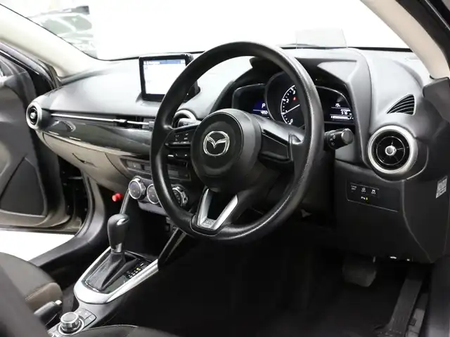 マツダ マツダ２ XD プロアクティブ 三重県 2020(令2)年 4.9万km ジェットブラックマイカ 前進時アドバンスドスマートシティブレーキサポート/後退時スマートシティブレーキサポート/AT誤発進抑制制御/ブラインドスポットモニタリング/リアクロストラフィックアラート/車線逸脱警報システム/リアパーキングセンサー/マツダコネクト/・7インチWVGAセンターディスプレイ/・コマンダーコントロール/・Bluetooth/・AppleCarPlay/AndroidAuto/・メモリーナビ/バックカメラ/社外ドライブレコーダー/無地ブラウン/ブラックツートーンクロスシート/前席シートヒーター /ビルトインETC/純正15インチアルミホイール/LEDヘッドライト/・オートライト/ハイビームアシストコントロール/プッシュエンジンスタート/スマートキー×2/新車時保証書/取扱説明書