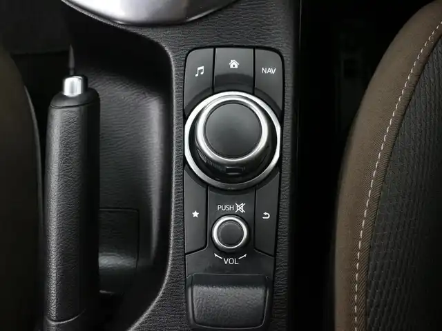 マツダ マツダ２ XD プロアクティブ 三重県 2020(令2)年 4.9万km ジェットブラックマイカ 前進時アドバンスドスマートシティブレーキサポート/後退時スマートシティブレーキサポート/AT誤発進抑制制御/ブラインドスポットモニタリング/リアクロストラフィックアラート/車線逸脱警報システム/リアパーキングセンサー/マツダコネクト/・7インチWVGAセンターディスプレイ/・コマンダーコントロール/・Bluetooth/・AppleCarPlay/AndroidAuto/・メモリーナビ/バックカメラ/社外ドライブレコーダー/無地ブラウン/ブラックツートーンクロスシート/前席シートヒーター /ビルトインETC/純正15インチアルミホイール/LEDヘッドライト/・オートライト/ハイビームアシストコントロール/プッシュエンジンスタート/スマートキー×2/新車時保証書/取扱説明書