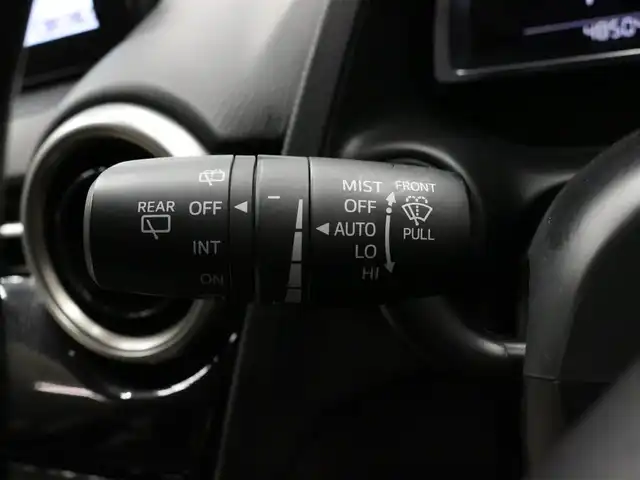 マツダ マツダ２ XD プロアクティブ 三重県 2020(令2)年 4.9万km ジェットブラックマイカ 前進時アドバンスドスマートシティブレーキサポート/後退時スマートシティブレーキサポート/AT誤発進抑制制御/ブラインドスポットモニタリング/リアクロストラフィックアラート/車線逸脱警報システム/リアパーキングセンサー/マツダコネクト/・7インチWVGAセンターディスプレイ/・コマンダーコントロール/・Bluetooth/・AppleCarPlay/AndroidAuto/・メモリーナビ/バックカメラ/社外ドライブレコーダー/無地ブラウン/ブラックツートーンクロスシート/前席シートヒーター /ビルトインETC/純正15インチアルミホイール/LEDヘッドライト/・オートライト/ハイビームアシストコントロール/プッシュエンジンスタート/スマートキー×2/新車時保証書/取扱説明書