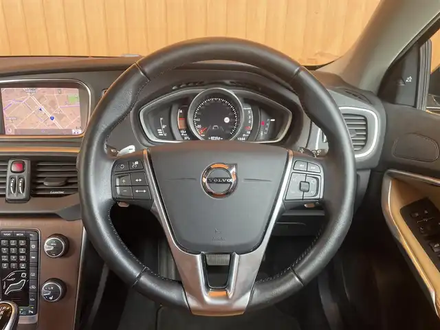 ボルボ Ｖ４０ クロスカントリー D4 サマム 愛知県 2018(平30)年 2.9万km リッチジャバメタリック 純正ナビ　/TV　/CD　/DVD　/Bluetooth　/茶革　/シートヒーター　/ETC　/Bカメラ/harmankardon　/アダプティブクルーズコントロール　/ブラインドスポット　/レーンキープ　/純正17インチアルミ/LEDヘッドライト