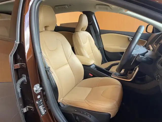ボルボ Ｖ４０ クロスカントリー D4 サマム 愛知県 2018(平30)年 2.9万km リッチジャバメタリック 純正ナビ　/TV　/CD　/DVD　/Bluetooth　/茶革　/シートヒーター　/ETC　/Bカメラ/harmankardon　/アダプティブクルーズコントロール　/ブラインドスポット　/レーンキープ　/純正17インチアルミ/LEDヘッドライト