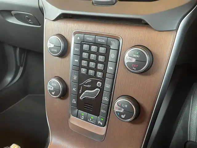 ボルボ Ｖ４０ クロスカントリー D4 サマム 愛知県 2018(平30)年 2.9万km リッチジャバメタリック 純正ナビ　/TV　/CD　/DVD　/Bluetooth　/茶革　/シートヒーター　/ETC　/Bカメラ/harmankardon　/アダプティブクルーズコントロール　/ブラインドスポット　/レーンキープ　/純正17インチアルミ/LEDヘッドライト