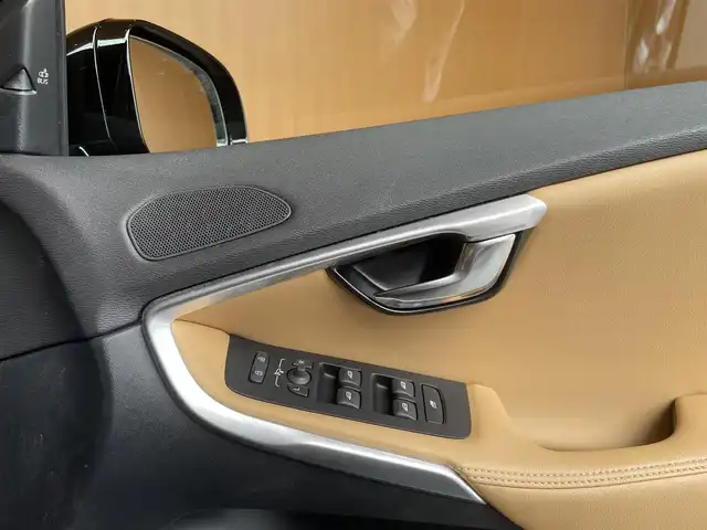ボルボ Ｖ４０ クロスカントリー D4 サマム 愛知県 2018(平30)年 2.9万km リッチジャバメタリック 純正ナビ　/TV　/CD　/DVD　/Bluetooth　/茶革　/シートヒーター　/ETC　/Bカメラ/harmankardon　/アダプティブクルーズコントロール　/ブラインドスポット　/レーンキープ　/純正17インチアルミ/LEDヘッドライト