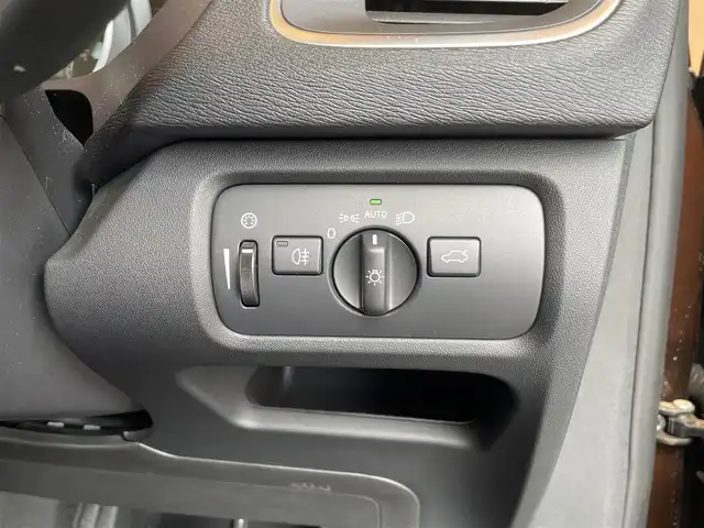 ボルボ Ｖ４０ クロスカントリー D4 サマム 愛知県 2018(平30)年 2.9万km リッチジャバメタリック 純正ナビ　/TV　/CD　/DVD　/Bluetooth　/茶革　/シートヒーター　/ETC　/Bカメラ/harmankardon　/アダプティブクルーズコントロール　/ブラインドスポット　/レーンキープ　/純正17インチアルミ/LEDヘッドライト