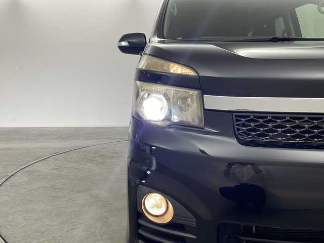 トヨタ ヴォクシー ZS 群馬県 2012(平24)年 13.7万km ブラック 純正ナビ　フルセグＴＶ　バックカメラ　両側電動スライドドア　前席シートヒーター　パドルシフト　レザーステアリング　ステアリングスイッチ　純正ビルトインＥＴＣ　コーナーセンサー　スマートキー　禁煙車