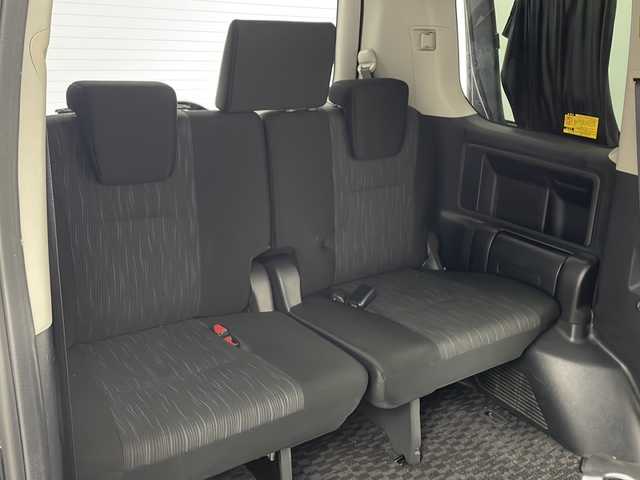 トヨタ ヴォクシー ZS 群馬県 2012(平24)年 13.7万km ブラック 純正ナビ　フルセグＴＶ　バックカメラ　両側電動スライドドア　前席シートヒーター　パドルシフト　レザーステアリング　ステアリングスイッチ　純正ビルトインＥＴＣ　コーナーセンサー　スマートキー　禁煙車