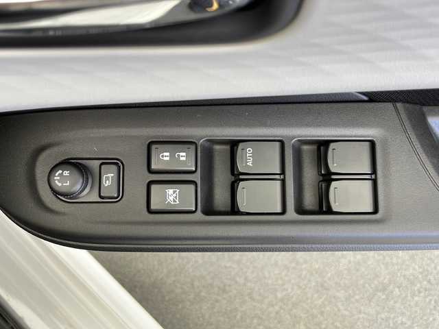 スズキ スイフト HYBRID MZ 長野県 2024(令6)年 1.3万km ピュアホワイトパール/ガンメタリック2トーン 4WD/ツートーン（ピュアホワイト×ガンメタリック）/純正ナビ/（フルセグ/Bluetooth/CD/DVD）/全方位モニター/衝突軽減ブレーキ/レーンキープアシスト/レーダークルーズコントロール/前後コーナーセンサー/ブラインドスポットモニター/前席シートヒーター/ステアリングスイッチ/電動パーキングブレーキ/パドルシフト/充電ポート/アイドリングストップ/MTモード付AT/スマートキー/スペアキー