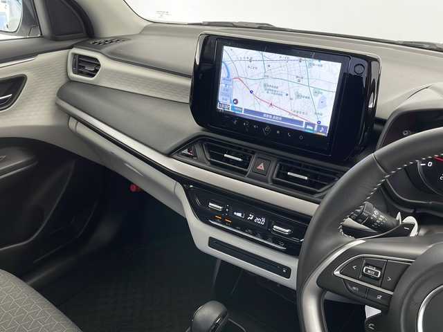 スズキ スイフト HYBRID MZ 長野県 2024(令6)年 1.3万km ピュアホワイトパール/ガンメタリック2トーン 4WD/ツートーン（ピュアホワイト×ガンメタリック）/純正ナビ/（フルセグ/Bluetooth/CD/DVD）/全方位モニター/衝突軽減ブレーキ/レーンキープアシスト/レーダークルーズコントロール/前後コーナーセンサー/ブラインドスポットモニター/前席シートヒーター/ステアリングスイッチ/電動パーキングブレーキ/パドルシフト/充電ポート/アイドリングストップ/MTモード付AT/スマートキー/スペアキー