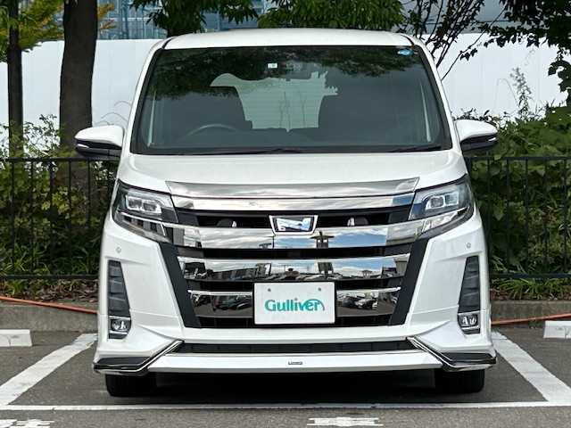 トヨタ ノア Si 宮城県 2017(平29)年 7.6万km ホワイトパールクリスタルシャイン フリップダウンモニター（アルパイン）/社外フルエアロ（モデリスタ）/社外SDナビ/フルセグTV/Bluetooth接続/CD/DVD/トヨタボイスコーナー/トヨタセーフティーセンス/・レーダークルーズコントロール/・レーンキープアシスト/・レーントレーシングアシスト/・プリクラッシュセーフティ/・ロードサインアシスト/・ドライバー異常時対対応システム/オートマチックハイビーム/オートライト/社外ビルドインETC/USB入力端子/純正16インチアルミホイール/社外フロアマット/LEDヘッドライト/3列シート/ウォークスルー/横滑り防止装置/盗難防止装置