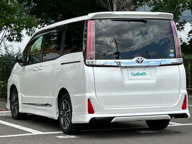 トヨタ ノア Si 宮城県 2017(平29)年 7.6万km ホワイトパールクリスタルシャイン フリップダウンモニター（アルパイン）/社外フルエアロ（モデリスタ）/社外SDナビ/フルセグTV/Bluetooth接続/CD/DVD/トヨタボイスコーナー/トヨタセーフティーセンス/・レーダークルーズコントロール/・レーンキープアシスト/・レーントレーシングアシスト/・プリクラッシュセーフティ/・ロードサインアシスト/・ドライバー異常時対対応システム/オートマチックハイビーム/オートライト/社外ビルドインETC/USB入力端子/純正16インチアルミホイール/社外フロアマット/LEDヘッドライト/3列シート/ウォークスルー/横滑り防止装置/盗難防止装置
