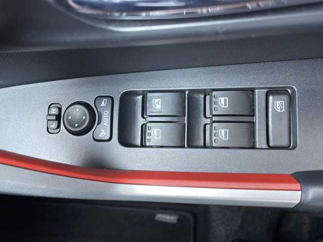 トヨタ ライズ G 沖縄県 2020(令2)年 5.2万km レーザーブルークリスタルシャイン 県外仕入　/純正ナビ　（ＡＭ／ＦＭ／ＣＤ／ＤＶＤ／ＢＴ）　/フルセグＴＶ　/衝突被害軽減システム　/バックカメラ　/ＥＴＣ　/前後コーナーセンサー　/サイドエアバッグ　/ステアリングスイッチ　/充電用ＵＳＢ端子