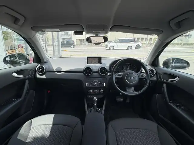 アウディ Ａ１ SB 1．0TFSI 三重県 2018(平30)年 4万km 黒Ⅱ 純正ナビ/　・フルセグ/　・Bluetooth/　・DVD/　・録音/スマートキー/プッシュスタート/D/N席シートヒーター/HIDヘッドライト/ターンミラー/ETC