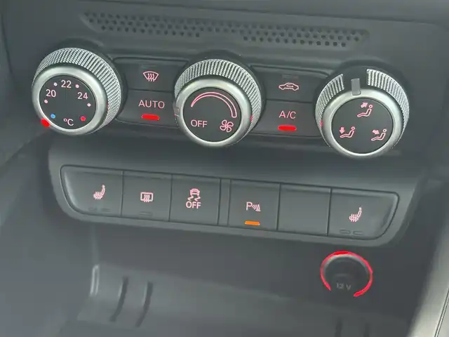 アウディ Ａ１ SB 1．0TFSI 三重県 2018(平30)年 4万km 黒Ⅱ 純正ナビ/　・フルセグ/　・Bluetooth/　・DVD/　・録音/スマートキー/プッシュスタート/D/N席シートヒーター/HIDヘッドライト/ターンミラー/ETC