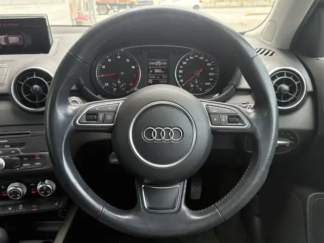 アウディ Ａ１ SB 1．0TFSI 三重県 2018(平30)年 4万km 黒Ⅱ 純正ナビ/　・フルセグ/　・Bluetooth/　・DVD/　・録音/スマートキー/プッシュスタート/D/N席シートヒーター/HIDヘッドライト/ターンミラー/ETC