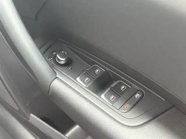 アウディ Ａ１ SB 1．0TFSI 三重県 2018(平30)年 4万km 黒Ⅱ 純正ナビ/　・フルセグ/　・Bluetooth/　・DVD/　・録音/スマートキー/プッシュスタート/D/N席シートヒーター/HIDヘッドライト/ターンミラー/ETC