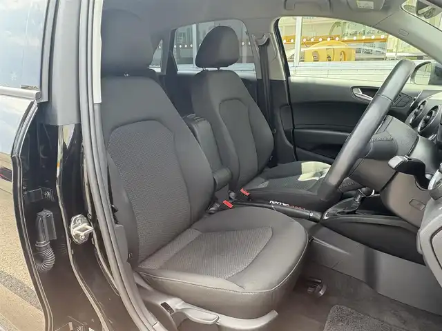 アウディ Ａ１ SB 1．0TFSI 三重県 2018(平30)年 4万km 黒Ⅱ 純正ナビ/　・フルセグ/　・Bluetooth/　・DVD/　・録音/スマートキー/プッシュスタート/D/N席シートヒーター/HIDヘッドライト/ターンミラー/ETC