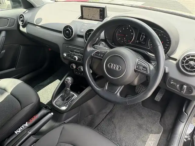 アウディ Ａ１ SB 1．0TFSI 三重県 2018(平30)年 4万km 黒Ⅱ 純正ナビ/　・フルセグ/　・Bluetooth/　・DVD/　・録音/スマートキー/プッシュスタート/D/N席シートヒーター/HIDヘッドライト/ターンミラー/ETC