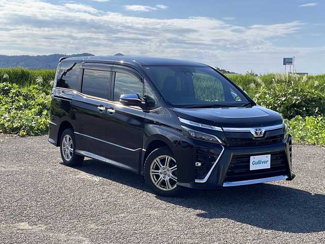 トヨタ ヴォクシー ZS 煌Ⅱ 新潟県 2020(令2)年 5.4万km ブラック 4WD/社外9インチSDナビ(AVIC-RQ903)/CD/DVD/BT/フルセグテレビ/バックカメラ/ETC/フリップダウンモニター/衝突被害軽減ブレーキ/レーンキープアシスト/クルーズコントロール/両側パワースライドドア/コーナーセンサー/ステアリングスイッチ/スマートキー/プッシュスタート/LEDヘッドライト/オートライト/オートハイビーム/フォグランプ/社外16インチアルミホイール/純正16インチAW夏タイヤ車載