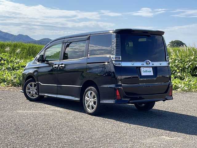 トヨタ ヴォクシー ZS 煌Ⅱ 新潟県 2020(令2)年 5.4万km ブラック 4WD/社外9インチSDナビ(AVIC-RQ903)/CD/DVD/BT/フルセグテレビ/バックカメラ/ETC/フリップダウンモニター/衝突被害軽減ブレーキ/レーンキープアシスト/クルーズコントロール/両側パワースライドドア/コーナーセンサー/ステアリングスイッチ/スマートキー/プッシュスタート/LEDヘッドライト/オートライト/オートハイビーム/フォグランプ/社外16インチアルミホイール/純正16インチAW夏タイヤ車載