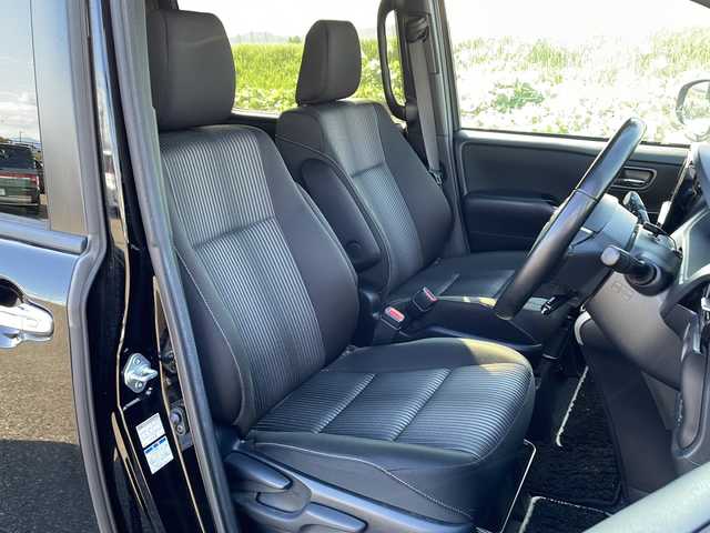 トヨタ ヴォクシー ZS 煌Ⅱ 新潟県 2020(令2)年 5.4万km ブラック 4WD/社外9インチSDナビ(AVIC-RQ903)/CD/DVD/BT/フルセグテレビ/バックカメラ/ETC/フリップダウンモニター/衝突被害軽減ブレーキ/レーンキープアシスト/クルーズコントロール/両側パワースライドドア/コーナーセンサー/ステアリングスイッチ/スマートキー/プッシュスタート/LEDヘッドライト/オートライト/オートハイビーム/フォグランプ/社外16インチアルミホイール/純正16インチAW夏タイヤ車載