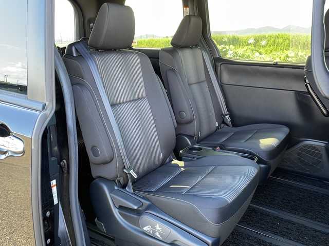 トヨタ ヴォクシー ZS 煌Ⅱ 新潟県 2020(令2)年 5.4万km ブラック 4WD/社外9インチSDナビ(AVIC-RQ903)/CD/DVD/BT/フルセグテレビ/バックカメラ/ETC/フリップダウンモニター/衝突被害軽減ブレーキ/レーンキープアシスト/クルーズコントロール/両側パワースライドドア/コーナーセンサー/ステアリングスイッチ/スマートキー/プッシュスタート/LEDヘッドライト/オートライト/オートハイビーム/フォグランプ/社外16インチアルミホイール/純正16インチAW夏タイヤ車載
