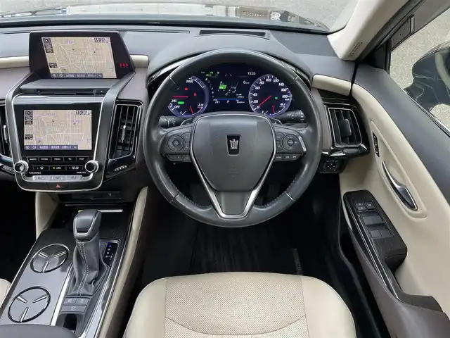 トヨタ クラウン ハイブリッド G 愛知県 2018(平30)年 8.6万km ブラック /純正メモリナビ//純正フルセグTV//AM/FM/SD/USB/BT/AUX//バック/サイド/フロント/全周囲カメラ//ビルトインETC2.0//前後ドライブレコーダー//ワイヤレス充電//インテリジェントパーキングアシスト２//ヘッドアップディスプレイ//ブラインドスポットモニター//Toyota Safety Sense//アダプティブハイビーム//オートマチックハイビーム//横滑り防止装置//レーンアシスト//衝突被害軽減システム//追従機能付きクルーズコントロール//電動パーキングブレーキ//ブレーキホールドスイッチ//EV MODE//ハンドル位置調整スイッチ//ステアリングヒーター//ステアスイッチ//パドルシフト//デジタルインナーミラー//パワーシート(ALL)//メモリシート(D)//エアシート(D/N)//シートヒーター(ALL)//純正LEDオートライト//フロントフォグランプ//純正フロアマット//純正16インチアルミホイール//純正サマータイヤ//イモビライザー//ダブル/サイド/カーテンエアバック//スマートキー//スペアキー1本//取扱説明書//ナビ説明書//保証書//記録簿(R1/R2/R3/R4/R5/R6/R7)