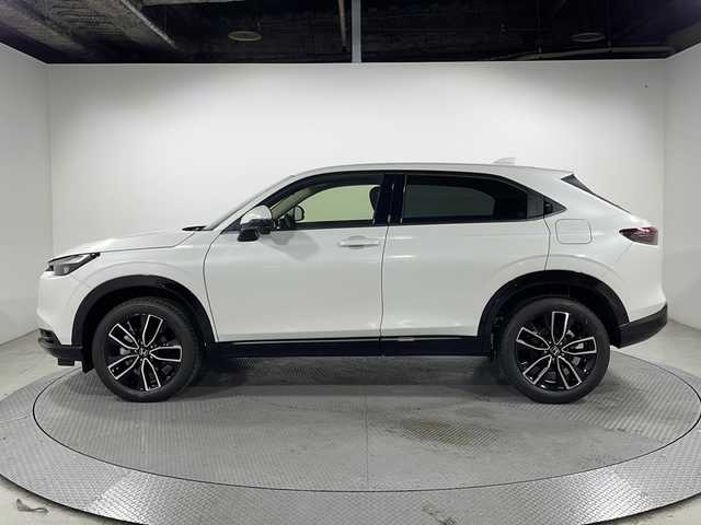 ホンダ ヴェゼル ハイブリッド e:HEV Z 広島県 2025(令7)年 0.1千km プラチナホワイトパール 登録済未使用車　４Km/純正９型ナビ/バックカメラ/シートヒーター(運転席/助手席)/レーダークルーズコントロール/ＥＴＣ2.0/ワイヤレス充電/ステアリングヒーター/ブラインドスポットモニター/電動リアゲート/アダブティブLEDヘッドライト/衝突被害軽減/レーンキープアシスト/踏み間違い防止/エアバッグ(運転席/助手席/サイド/カーテン)/純正18インチアルミホイール(225/50/R18)