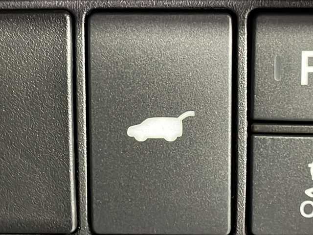 ホンダ ヴェゼル ハイブリッド e:HEV Z 広島県 2025(令7)年 0.1千km プラチナホワイトパール 登録済未使用車　４Km/純正９型ナビ/バックカメラ/シートヒーター(運転席/助手席)/レーダークルーズコントロール/ＥＴＣ2.0/ワイヤレス充電/ステアリングヒーター/ブラインドスポットモニター/電動リアゲート/アダブティブLEDヘッドライト/衝突被害軽減/レーンキープアシスト/踏み間違い防止/エアバッグ(運転席/助手席/サイド/カーテン)/純正18インチアルミホイール(225/50/R18)