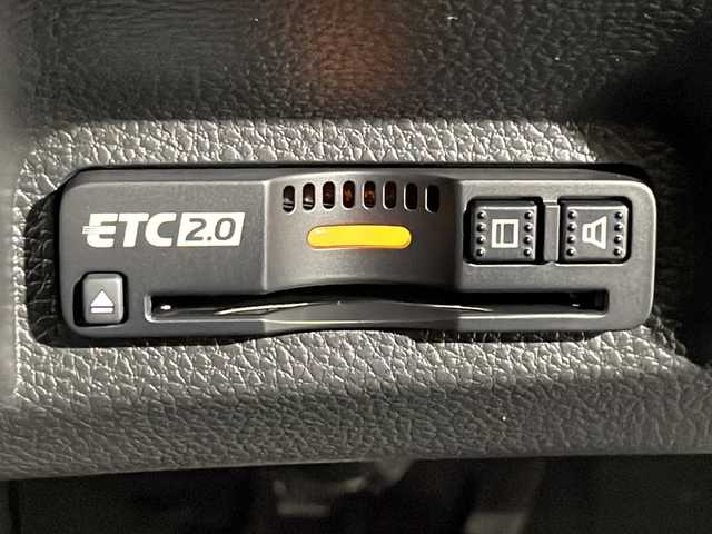 ホンダ ヴェゼル ハイブリッド e:HEV Z 広島県 2025(令7)年 0.1千km プラチナホワイトパール 登録済未使用車　４Km/純正９型ナビ/バックカメラ/シートヒーター(運転席/助手席)/レーダークルーズコントロール/ＥＴＣ2.0/ワイヤレス充電/ステアリングヒーター/ブラインドスポットモニター/電動リアゲート/アダブティブLEDヘッドライト/衝突被害軽減/レーンキープアシスト/踏み間違い防止/エアバッグ(運転席/助手席/サイド/カーテン)/純正18インチアルミホイール(225/50/R18)