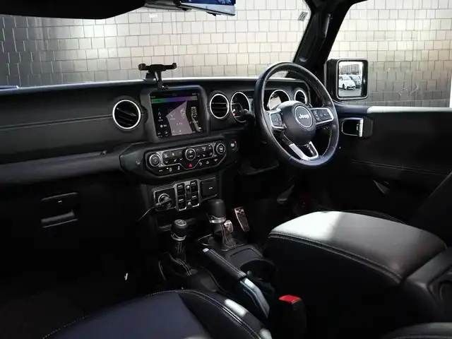 クライスラー・ジープ ラングラー アンリミテッド サハラ 静岡県 2021(令3)年 1.3万km ワインＭ JEPPESEN17インチAW 1インチリフトアップ/BATTLEZ2本出しマフラー/ARIESサイドステップ/社外エアクリーナー/BESTOPソフトトップ/ブラックレザーシートシートヒーター/衝突軽減ブレーキACC/ブラインドスポットモニター/社外ボンネットダンパー/社外アンテナ/UconnectナビフルセグTVCarplayBluetooth/デジタルインナーミラー前後ドラレコ/DSRCETC