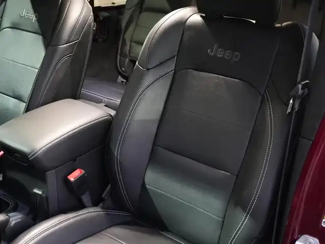 クライスラー・ジープ ラングラー アンリミテッド サハラ 静岡県 2021(令3)年 1.3万km ワインＭ JEPPESEN17インチAW 1インチリフトアップ/BATTLEZ2本出しマフラー/ARIESサイドステップ/社外エアクリーナー/BESTOPソフトトップ/ブラックレザーシートシートヒーター/衝突軽減ブレーキACC/ブラインドスポットモニター/社外ボンネットダンパー/社外アンテナ/UconnectナビフルセグTVCarplayBluetooth/デジタルインナーミラー前後ドラレコ/DSRCETC