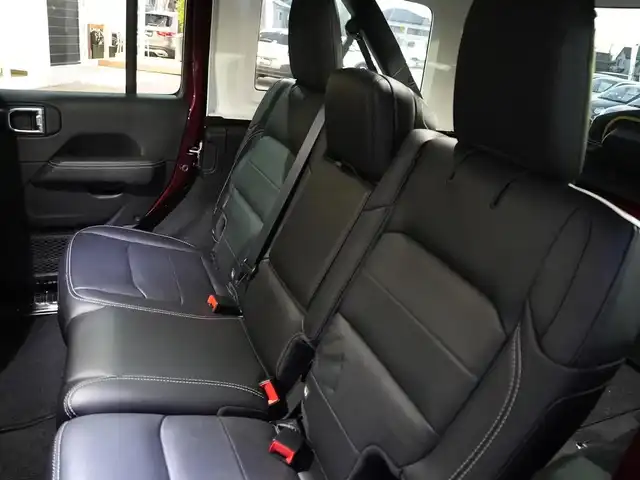 クライスラー・ジープ ラングラー アンリミテッド サハラ 静岡県 2021(令3)年 1.3万km ワインＭ JEPPESEN17インチAW 1インチリフトアップ/BATTLEZ2本出しマフラー/ARIESサイドステップ/社外エアクリーナー/BESTOPソフトトップ/ブラックレザーシートシートヒーター/衝突軽減ブレーキACC/ブラインドスポットモニター/社外ボンネットダンパー/社外アンテナ/UconnectナビフルセグTVCarplayBluetooth/デジタルインナーミラー前後ドラレコ/DSRCETC