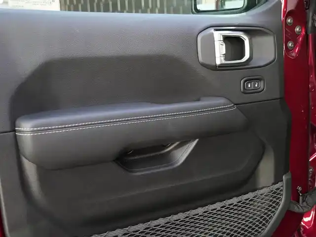 クライスラー・ジープ ラングラー アンリミテッド サハラ 静岡県 2021(令3)年 1.3万km ワインＭ JEPPESEN17インチAW 1インチリフトアップ/BATTLEZ2本出しマフラー/ARIESサイドステップ/社外エアクリーナー/BESTOPソフトトップ/ブラックレザーシートシートヒーター/衝突軽減ブレーキACC/ブラインドスポットモニター/社外ボンネットダンパー/社外アンテナ/UconnectナビフルセグTVCarplayBluetooth/デジタルインナーミラー前後ドラレコ/DSRCETC